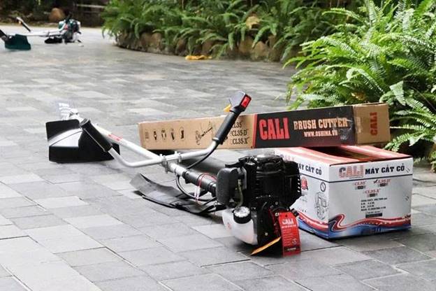 Máy Cắt Cỏ 1000W Đen 4 Thì Cali CL35-D  - ảnh 1