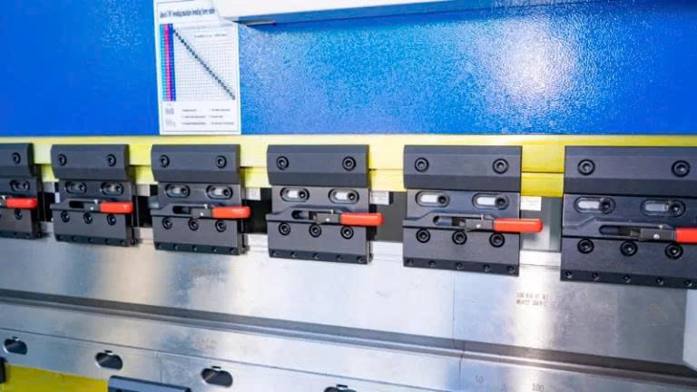 Máy chấn tôn thủy lực 200 tấn – PBC 220T/3200 - ảnh 9