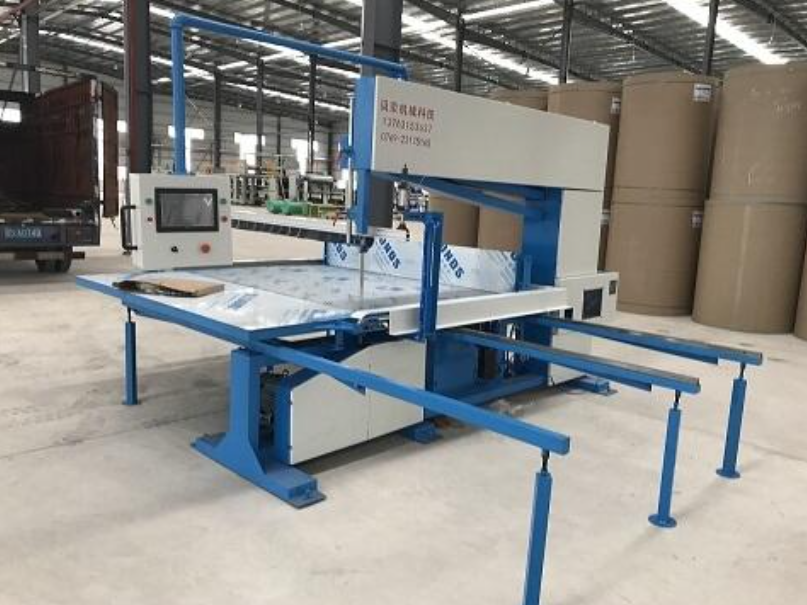 Máy cắt tấm sóng tổ ong lập trình (Bàn trượt) SMB-2000 - ảnh 1