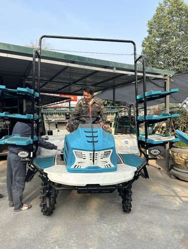 Máy cấy lúa ngồi lái 6 hàng chạy dầu HK- 6D1