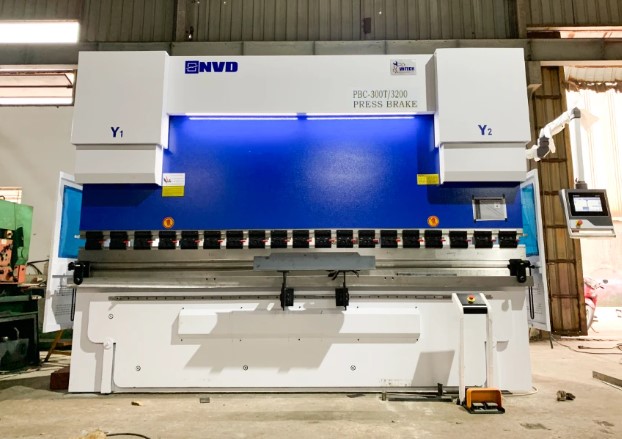 Máy chấn tôn thủy lực 300 tấn – PBC 300T/3200