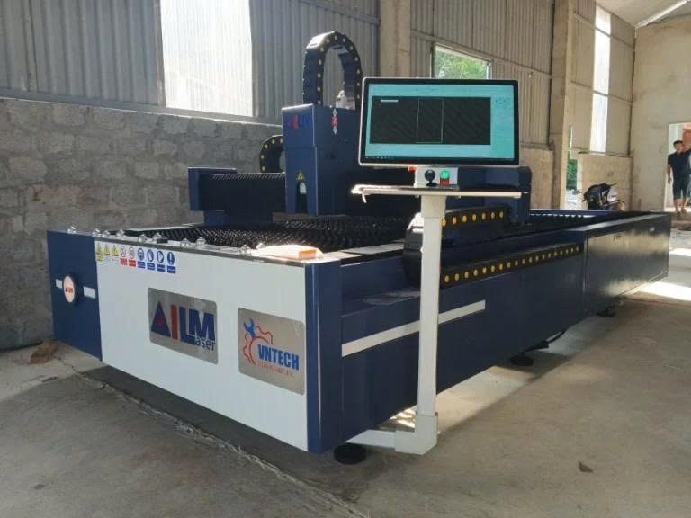 Máy cắt Laser Fiber 1000W – ILM3015S