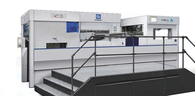 Máy cắt khuôn tự động C106DH với chức năng dập nổi gia nhiệt