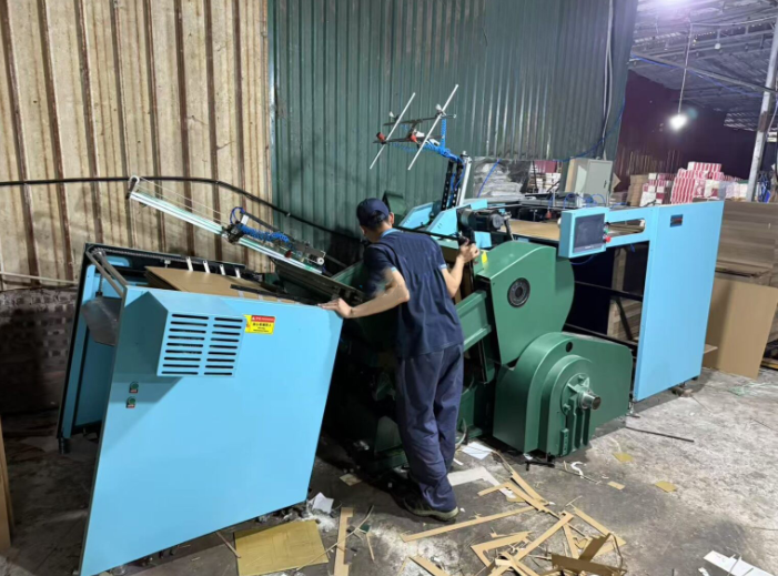 Tay đặt sản phẩm máy bế giấy FA-1400M4 