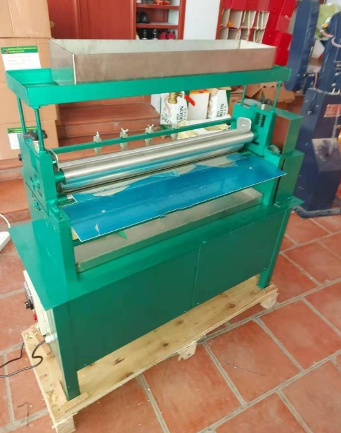 Máy bôi keo mặt trên KN-720