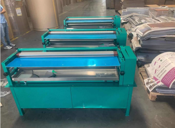 Máy bôi keo trên giấy BK-1200