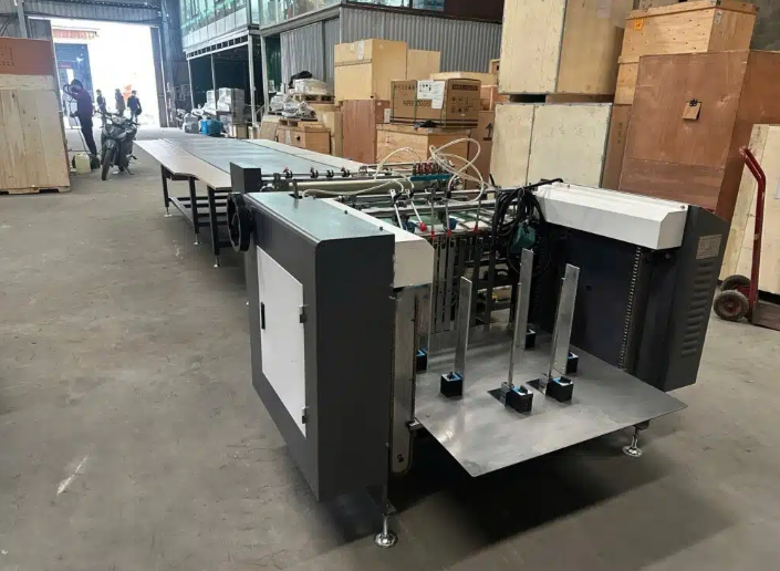 Máy bồi keo nhiệt hộp cứng có băng tải VGGK-850
